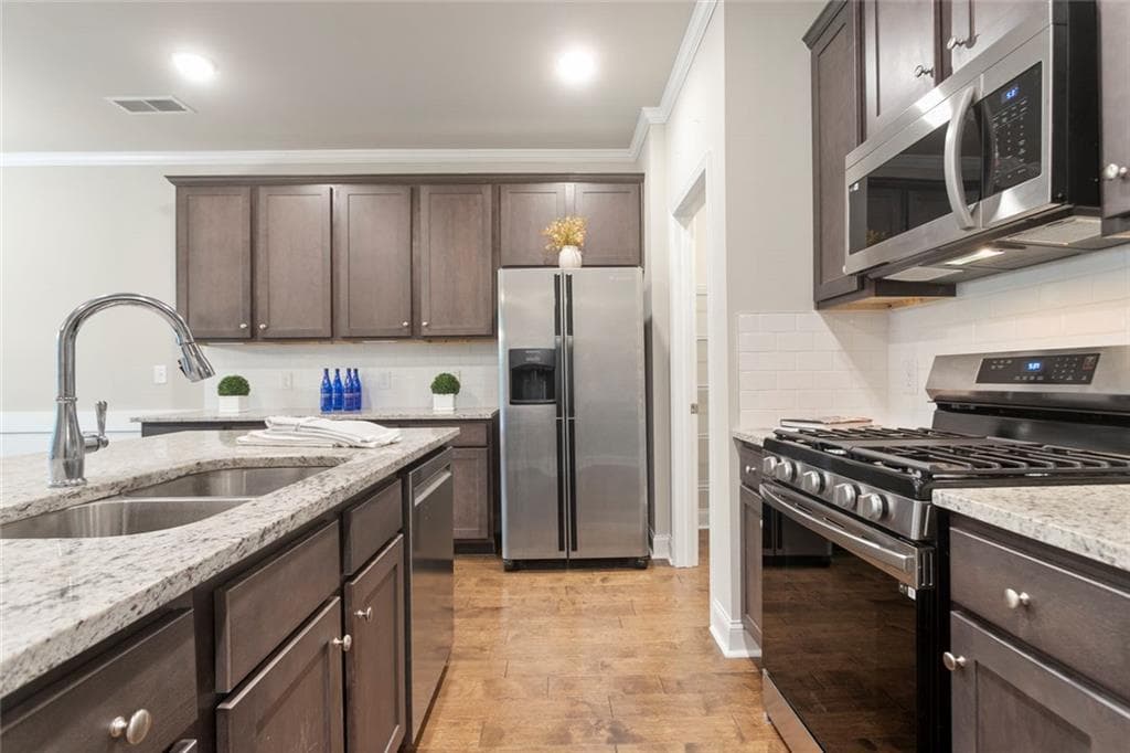 3 bedroom, 3 bathroom, 1,830 sq ft townhouse under contract at 170 Camden Park Drive, Woodstock, GA 30188 — photo 10