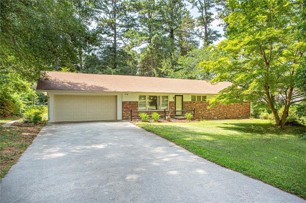3 bedroom, 2 bathroom, 1,845 sq ft single family residence for sale at 188 Pine Forest Drive, Lawrenceville, GA 30046 — photo 1 of 28