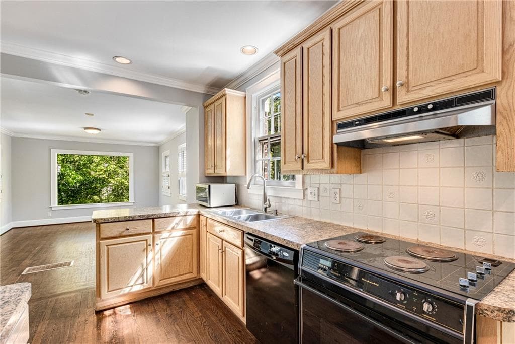 3 bedroom, 2 bathroom, 1,726 sq ft single family residence for rent at 666 Yorkshire Road, Atlanta, GA 30306 for $4,000 a month — photo 10