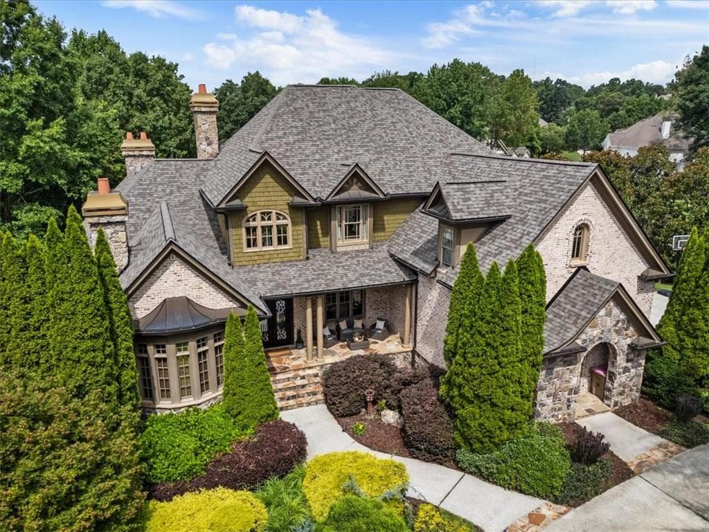 6 bedroom, 6 bathroom, 8,775 sq ft single family residence for sale at 2432 Autumn Maple Drive, Braselton, GA 30517 — photo 8