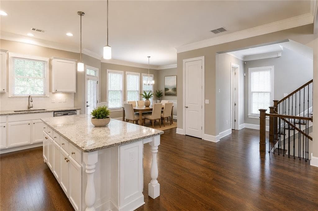 4 bedroom, 4 bathroom, 3,080 sq ft single family residence for rent at 914 Canterbury Lane, Atlanta, GA 30324 for $5,800 a month — photo 4