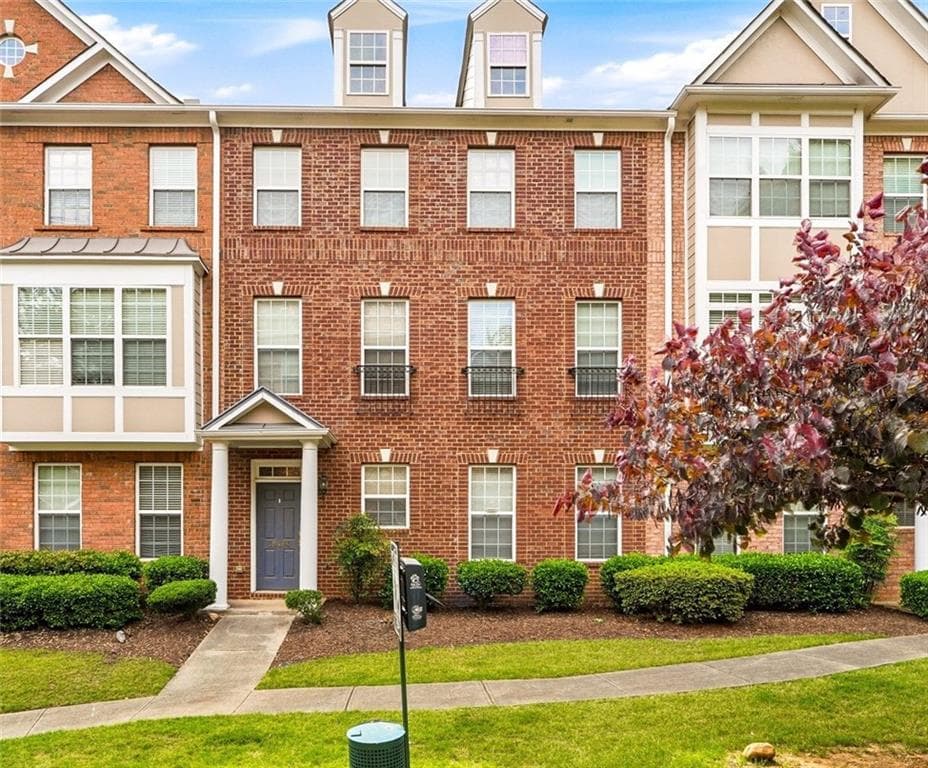 3 bedroom, 4 bathroom, 2,679 sq ft townhouse for sale at 10464 Holliwell Court, Duluth, GA 30097 — photo 1 of 34