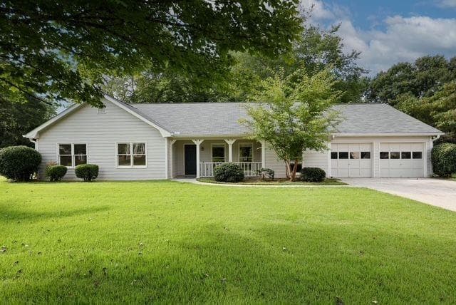 3 bedroom, 2 bathroom, 1,881 sq ft single family residence for sale at 1106 Lakeridge Court, Grayson, GA 30017