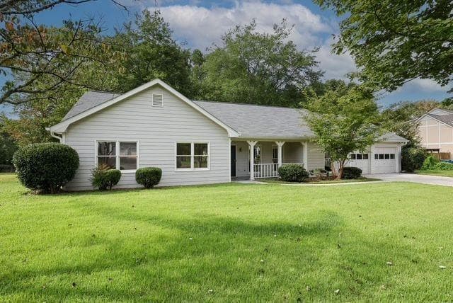 3 bedroom, 2 bathroom, 1,881 sq ft single family residence for sale at 1106 Lakeridge Court, Grayson, GA 30017 — photo 2
