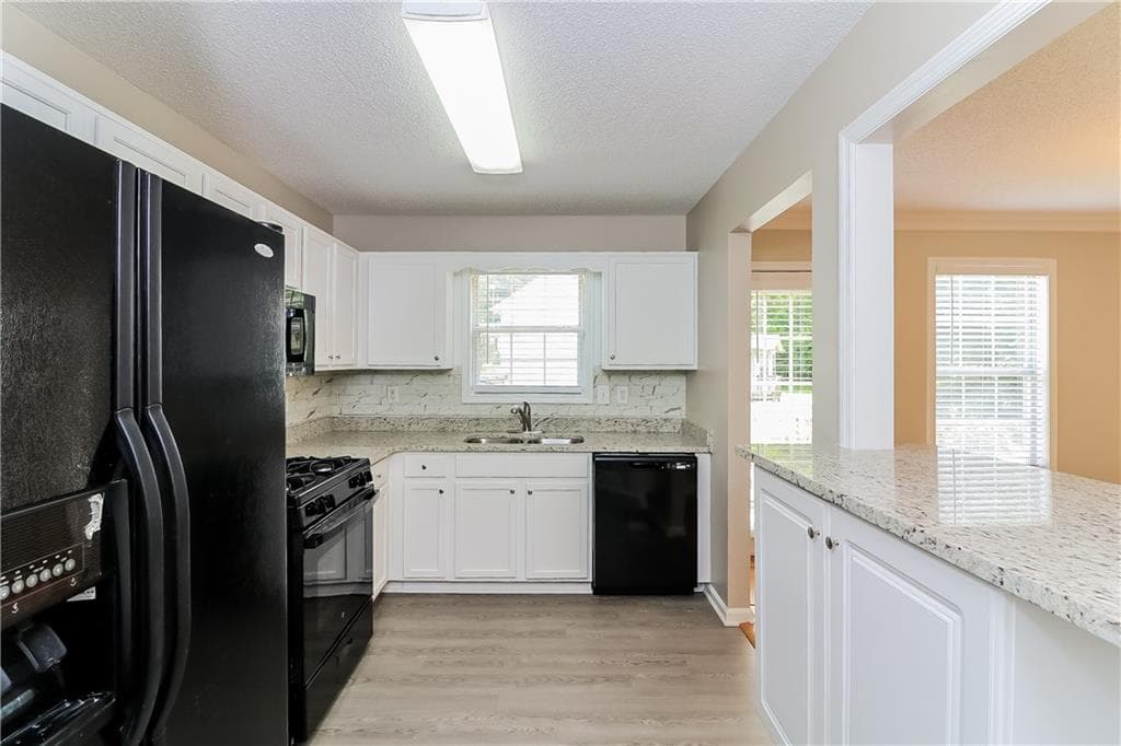 4 bedroom, 3 bathroom, 2,319 sq ft single family residence for rent at 100 Ivy Glen Court, Dallas, GA 30157 for $2,085 a month — photo 3