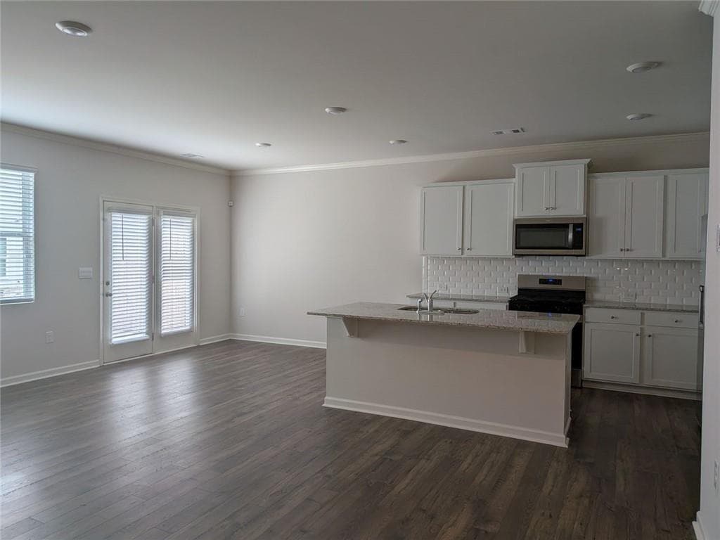 3 bedroom, 3 bathroom, 2,303 sq ft townhouse under contract at 2133 Blue Monarch Drive, Buford, GA 30519 — photo 7