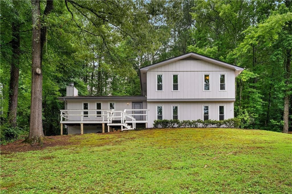 3 bedroom, 2 bathroom, 1,650 sq ft single family residence for rent at 3260 Creek Hollow Drive, Marietta, GA 30062 for $2,250 a month — photo 1 of 14