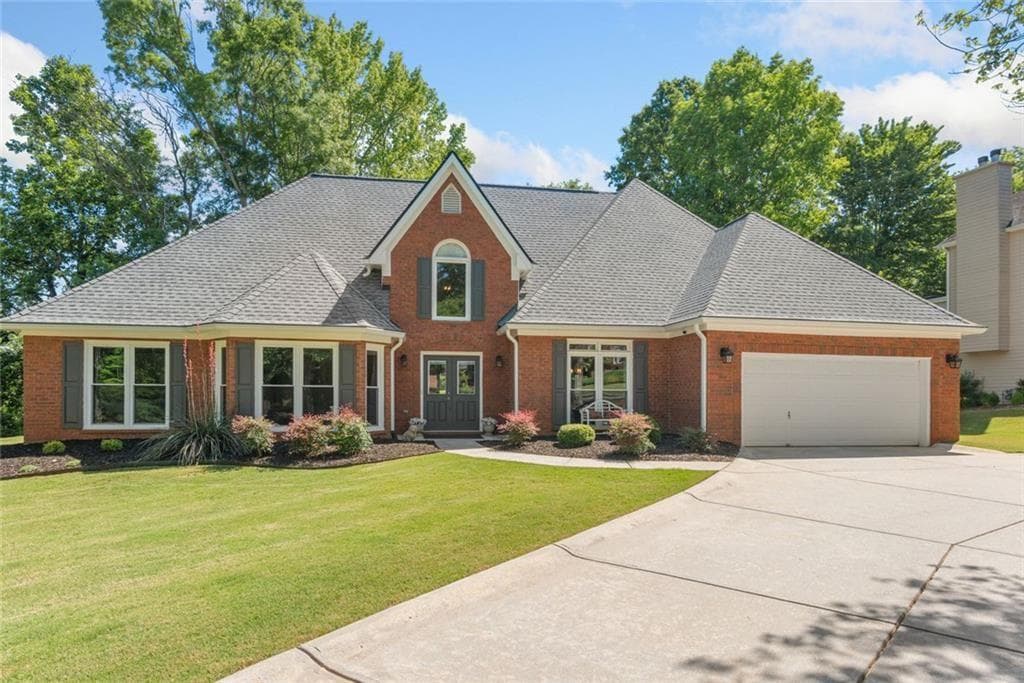 3 bedroom, 2 bathroom, 2,420 sq ft single family residence under contract at 1905 Broadwell Oaks Drive, Alpharetta, GA 30004 — photo 2