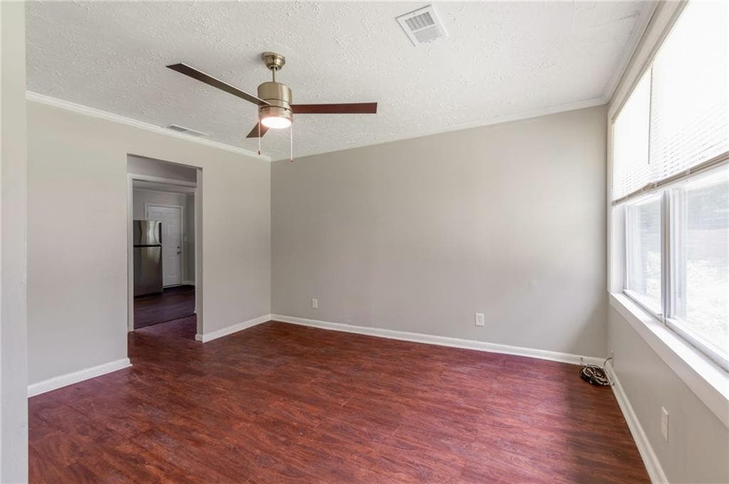 3 bedroom, 2 bathroom, 1,395 sq ft single family residence under contract at 6414 Shadow Rock Drive, Lithonia, GA 30058 — photo 2