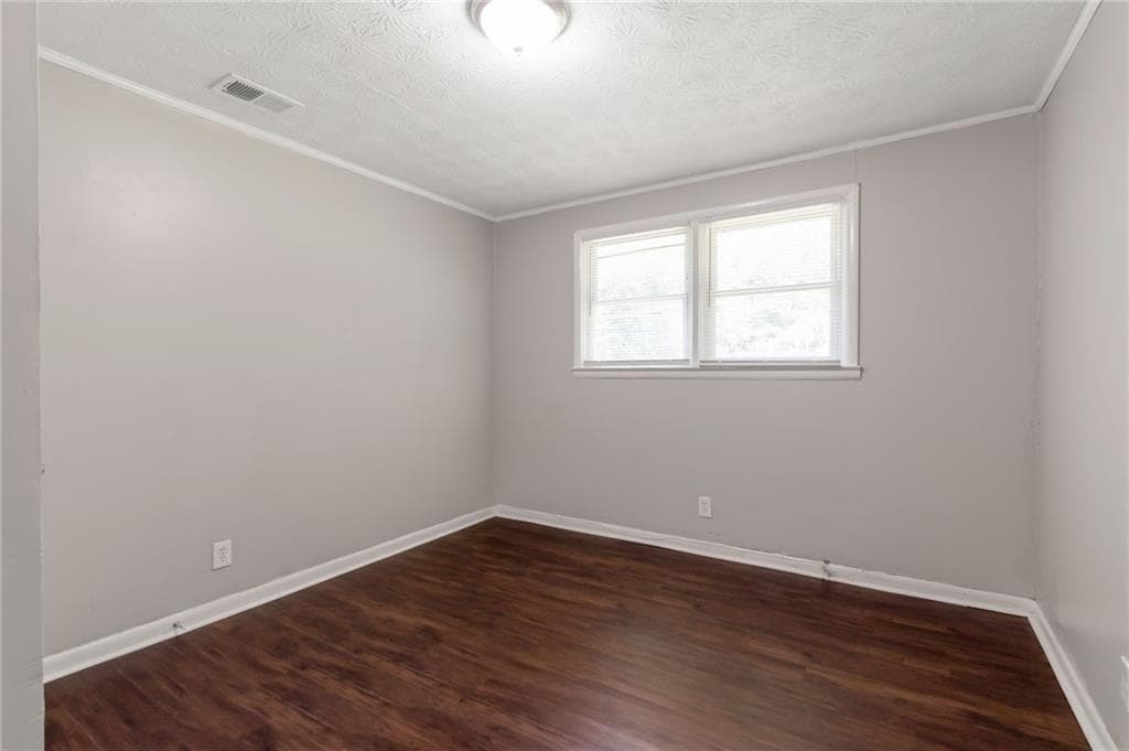 3 bedroom, 2 bathroom, 1,395 sq ft single family residence under contract at 6414 Shadow Rock Drive, Lithonia, GA 30058 — photo 7