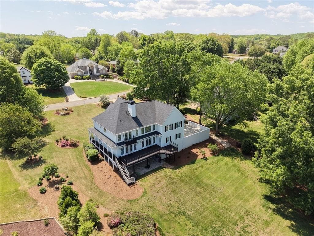 5 bedroom, 6 bathroom, 4,266 sq ft single family residence under contract at 4358 Willow Oak Drive, Gainesville, GA 30506 — photo 2