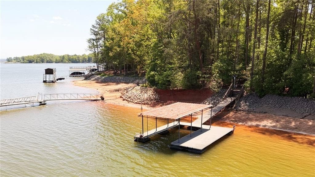 5 bedroom, 6 bathroom, 4,266 sq ft single family residence under contract at 4358 Willow Oak Drive, Gainesville, GA 30506 — photo 7