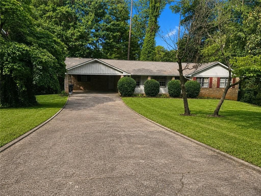 3 bedroom, 2 bathroom, 1,552 sq ft single family residence under contract at 897 Hearthstone Drive, Stone Mountain, GA 30083