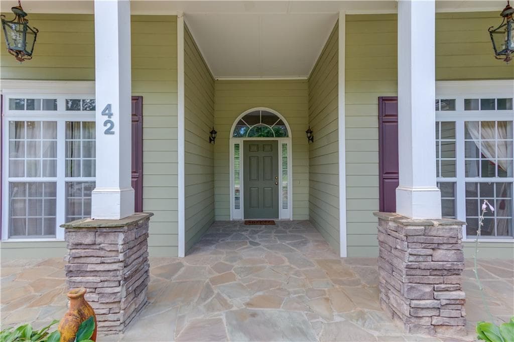 4 bedroom, 3 bathroom, 2,119 sq ft single family residence for sale at 42 Dumar Lane, Hoschton, GA 30548 — photo 2