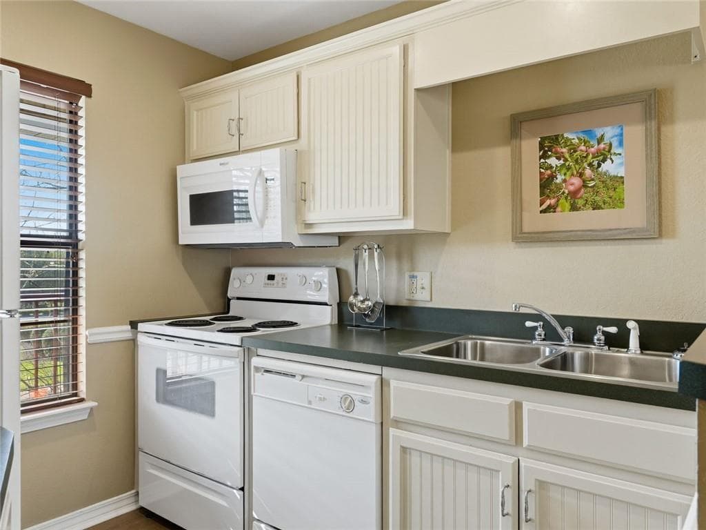 2 bedroom, 2 bathroom condominium for rent at 200 Apple Seed Court 75, Clarkesville, GA 30523 for $1,395 a month — photo 9