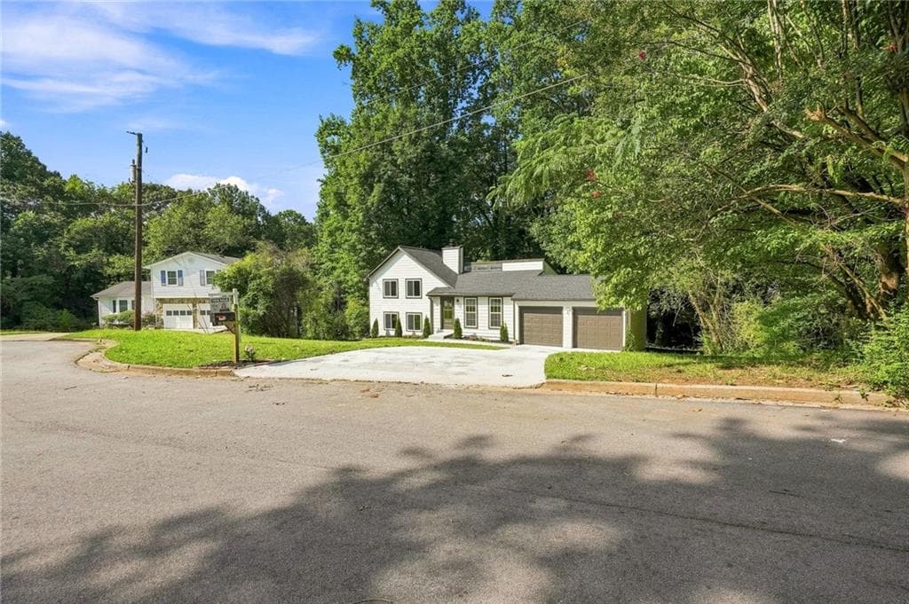 3 bedroom, 2 bathroom, 1,340 sq ft single family residence under contract at 1060 S Millard Way, Stone Mountain, GA 30088 — photo 2