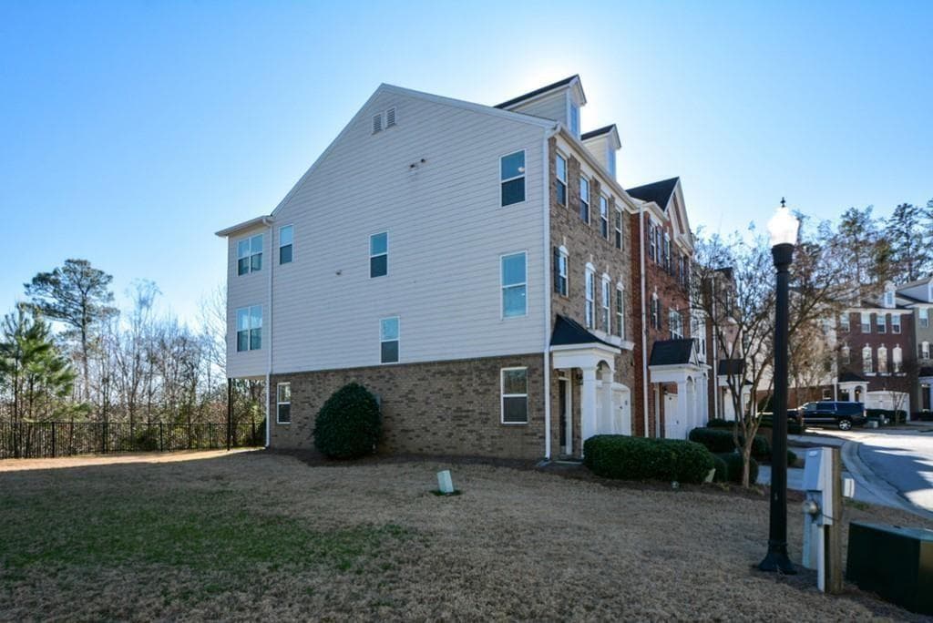3 bedroom, 4 bathroom, 2,798 sq ft townhouse for rent at 6135 Indian Wood Circle, Mableton, GA 30126 for $2,800 a month — photo 4