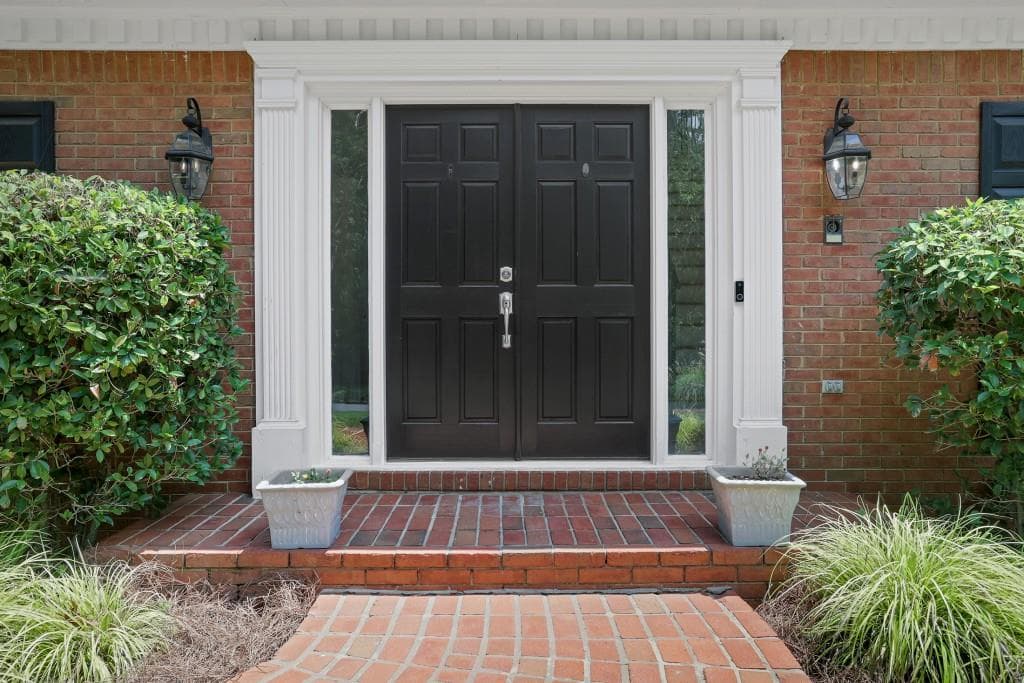 5 bedroom, 5 bathroom, 6,804 sq ft single family residence for sale at 8705 River Bluff Lane, Roswell, GA 30076 — photo 7
