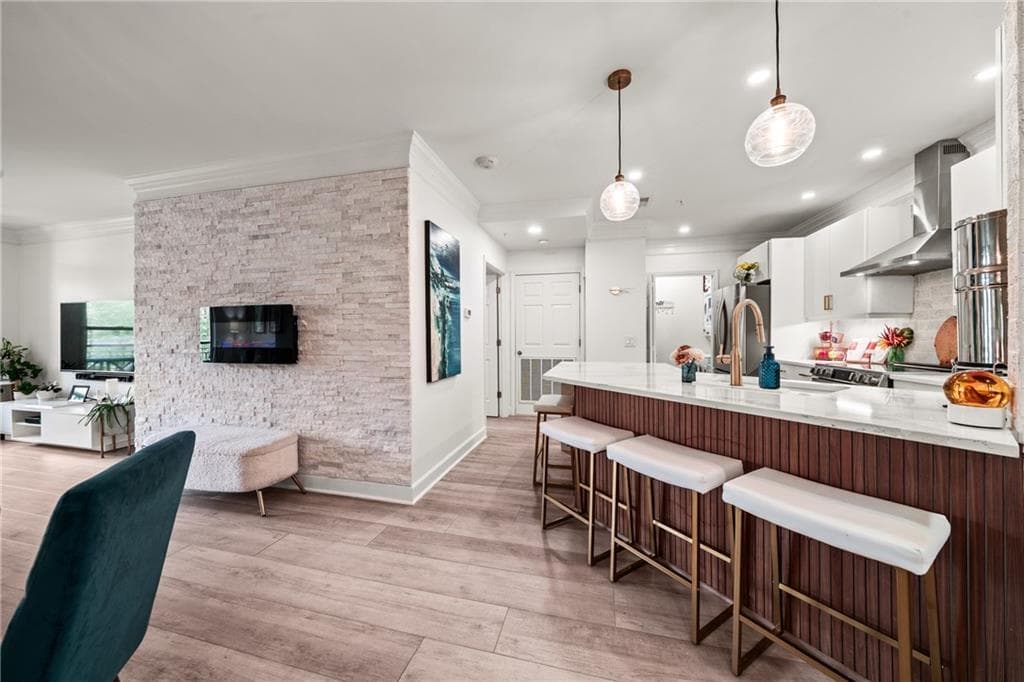 1 bedroom, 1 bathroom, 1,025 sq ft condominium under contract at 3334 Peachtree Road 314, Atlanta, GA 30326 — photo 2
