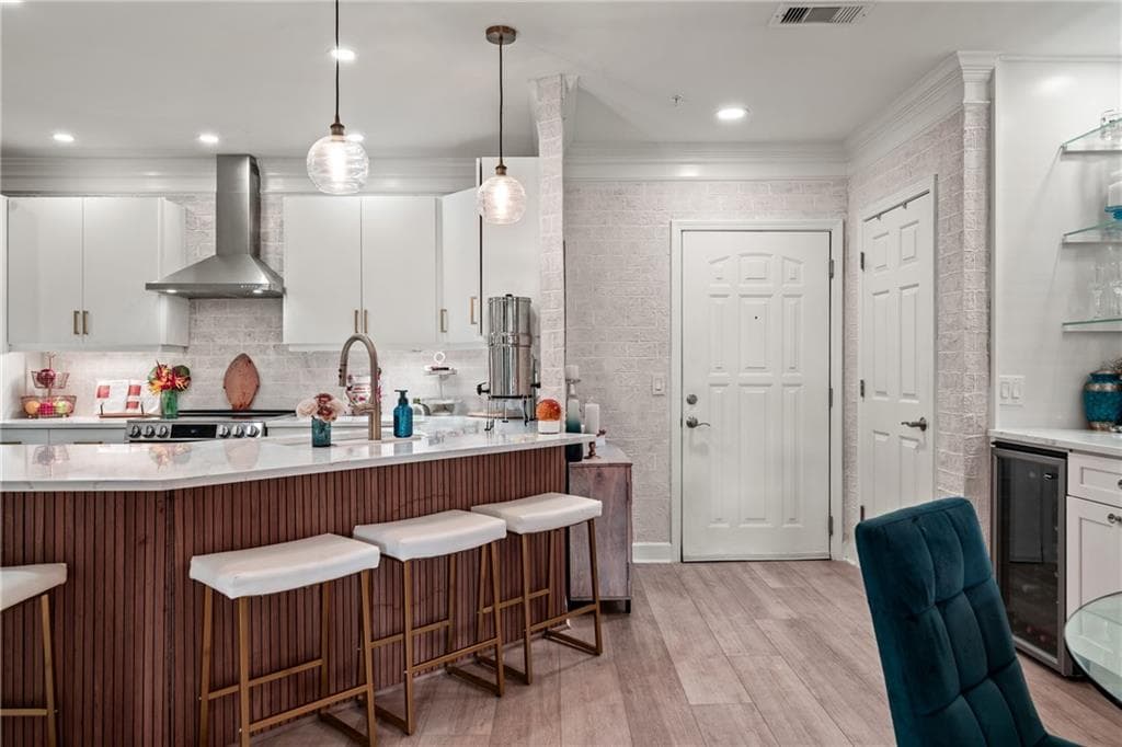 1 bedroom, 1 bathroom, 1,025 sq ft condominium under contract at 3334 Peachtree Road 314, Atlanta, GA 30326 — photo 4
