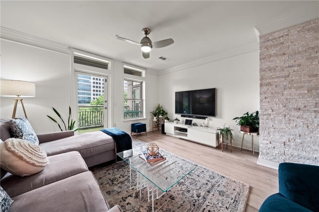 1 bedroom, 1 bathroom, 1,025 sq ft condominium under contract at 3334 Peachtree Road 314, Atlanta, GA 30326 — photo 9