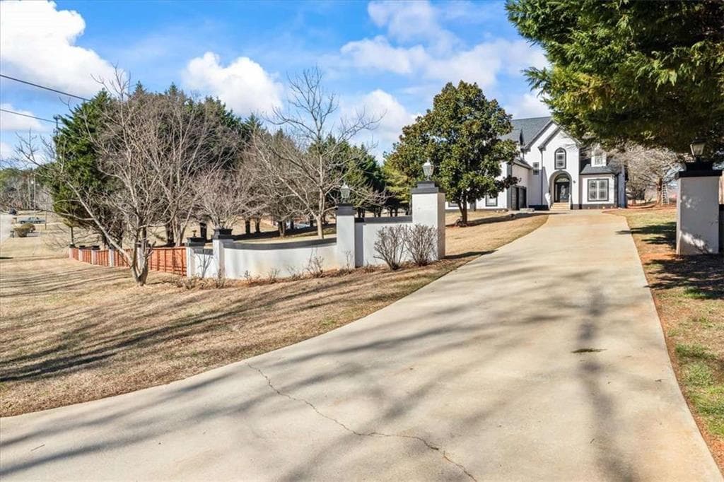 5 bedroom, 4 bathroom, 3,345 sq ft single family residence for sale at 3955 Pucketts Road, Snellville, GA 30039 — photo 3