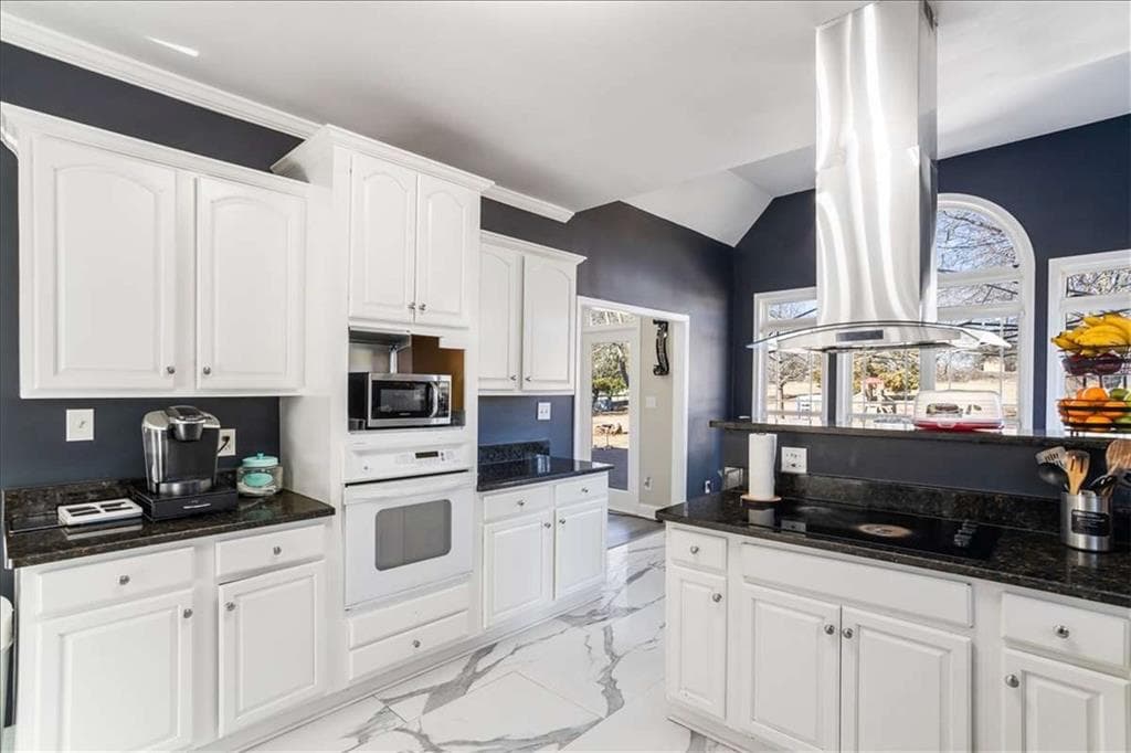 5 bedroom, 4 bathroom, 3,345 sq ft single family residence for sale at 3955 Pucketts Road, Snellville, GA 30039 — photo 9