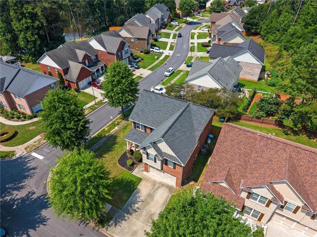 4 bedroom, 3 bathroom, 2,648 sq ft single family residence for sale at 4122 Pond Edge Road, Snellville, GA 30039 — photo 4
