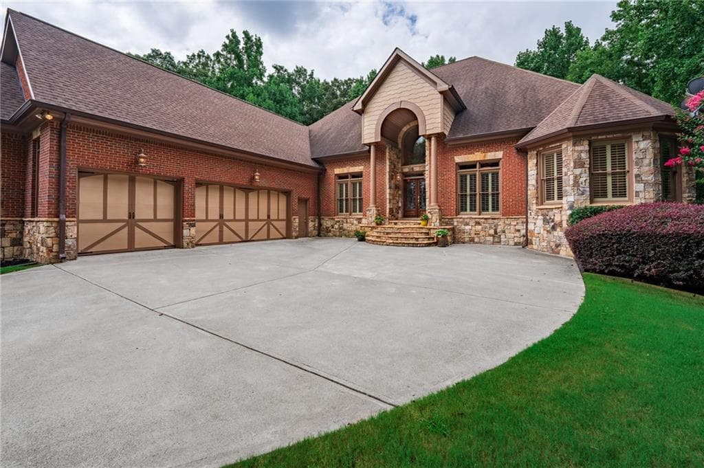 5 bedroom, 6 bathroom, 5,134 sq ft single family residence under contract at 211 Arbor Green Run, Alpharetta, GA 30004 — photo 7
