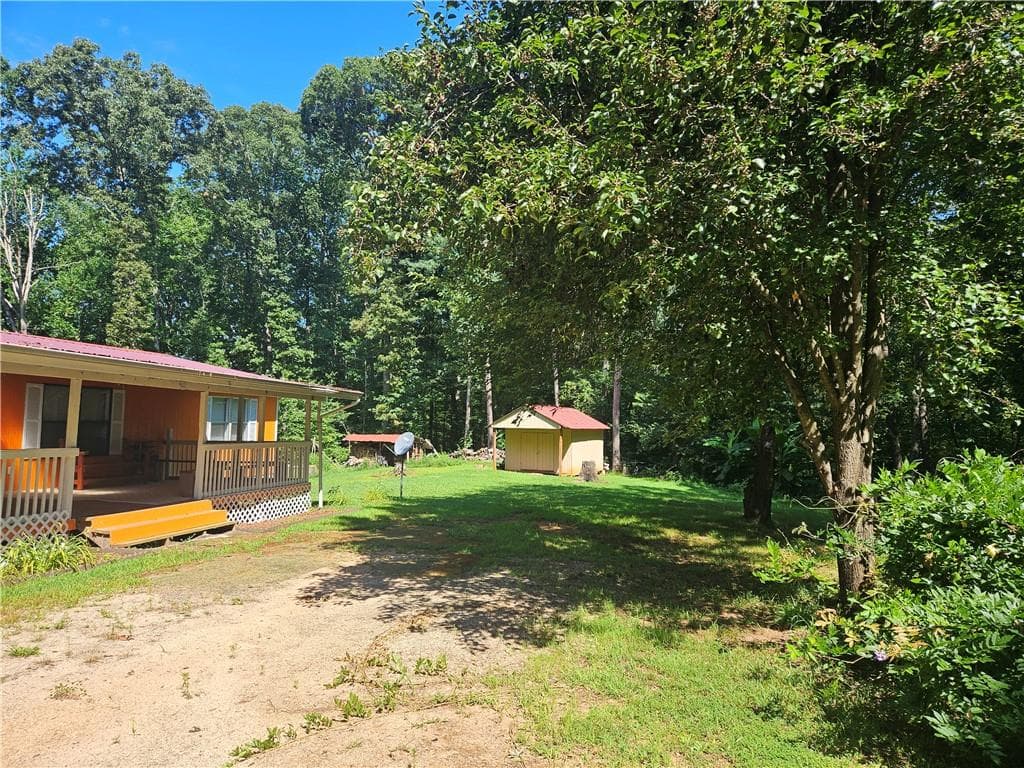 3 bedroom, 2 bathroom, 1,782 sq ft single family residence for sale at 1072 Jim Johnson Road, Winder, GA 30680 — photo 3
