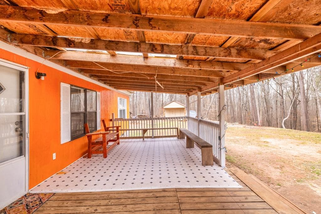 3 bedroom, 2 bathroom, 1,782 sq ft single family residence for sale at 1072 Jim Johnson Road, Winder, GA 30680 — photo 6