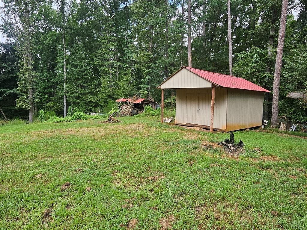 3 bedroom, 2 bathroom, 1,782 sq ft single family residence for sale at 1072 Jim Johnson Road, Winder, GA 30680 — photo 7