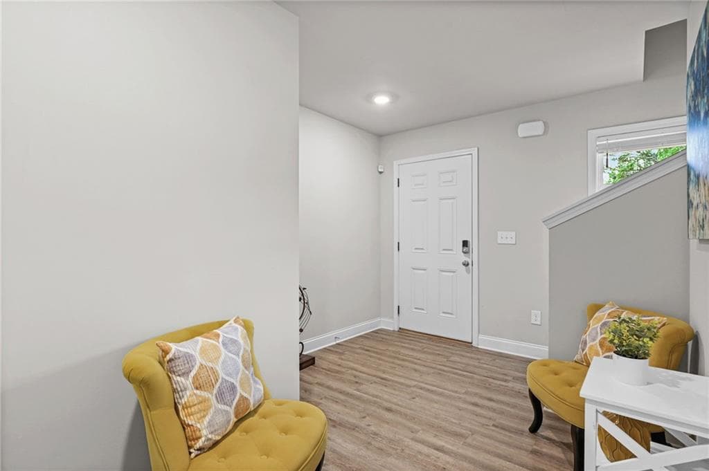 3 bedroom, 3 bathroom, 1,700 sq ft single family residence under contract at 238 Dove Place, Social Circle, GA 30025 — photo 3