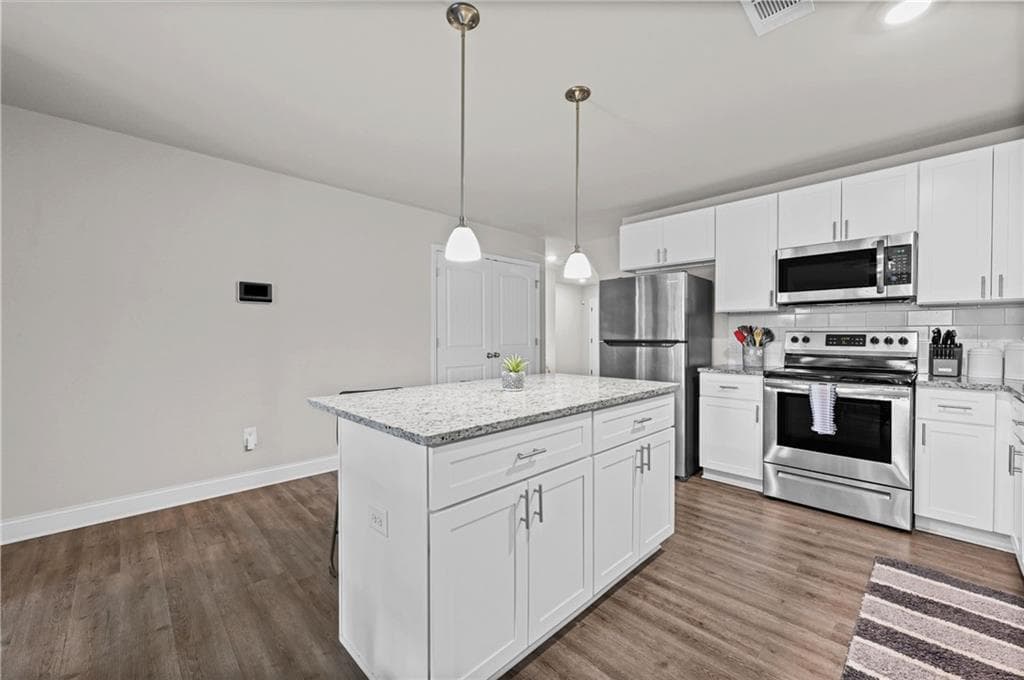 3 bedroom, 3 bathroom, 1,700 sq ft single family residence under contract at 238 Dove Place, Social Circle, GA 30025 — photo 6