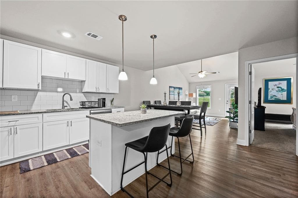 3 bedroom, 3 bathroom, 1,700 sq ft single family residence under contract at 238 Dove Place, Social Circle, GA 30025 — photo 7