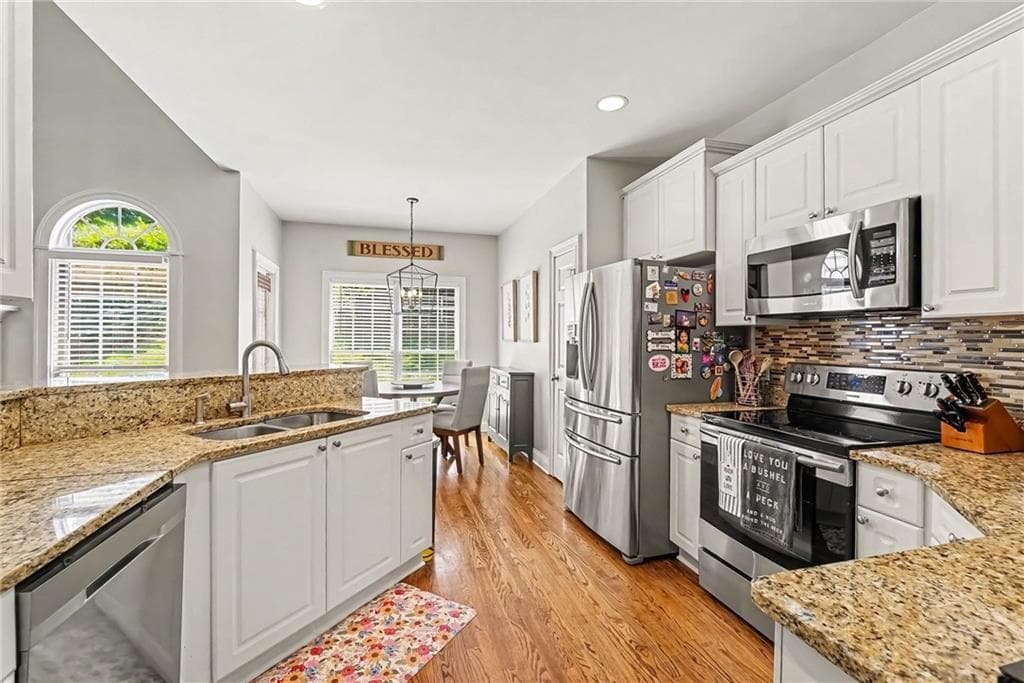 5 bedroom, 3 bathroom, 2,282 sq ft single family residence for sale at 3 Willow Trace, Cartersville, GA 30120 — photo 9