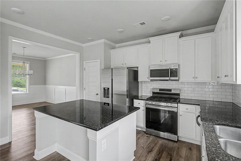4 bedroom, 3 bathroom, 2,289 sq ft single family residence for sale at 5628 Woodland Greens Road, Douglasville, GA 30135 — photo 8