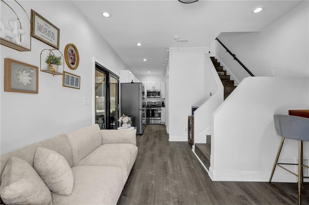 1 bedroom, 1 bathroom, 676 sq ft single family residence for rent at 3120 Godby Road 1108, College Park, GA 30349 for $2,900 a month — photo 6