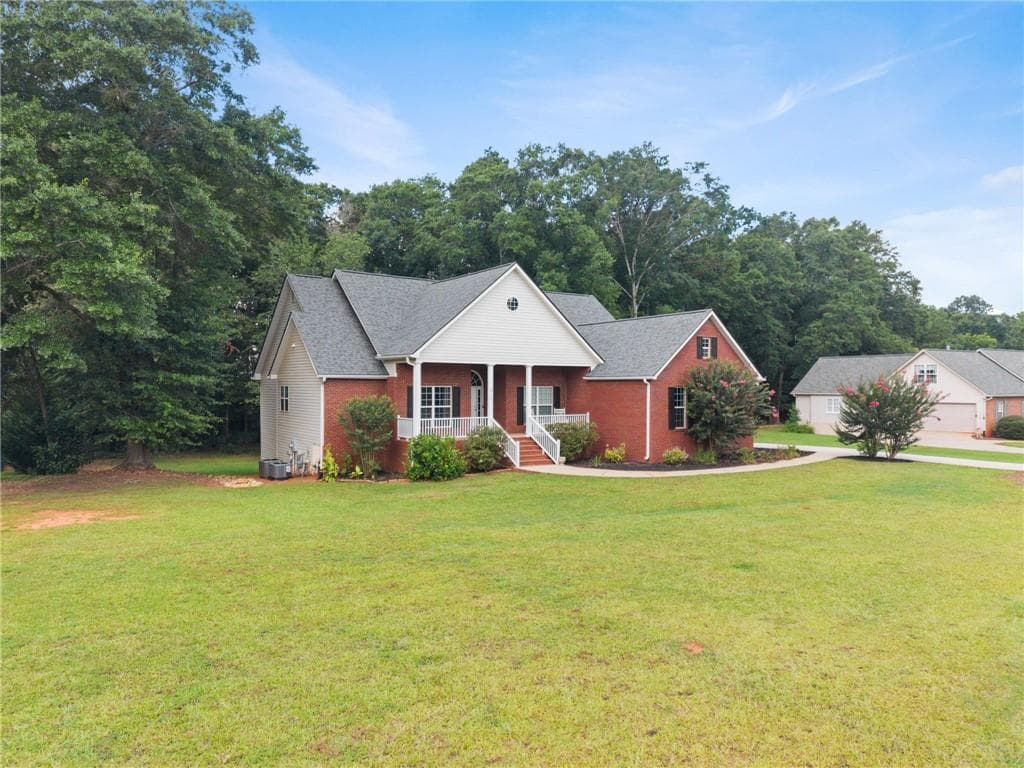 4 bedroom, 4 bathroom, 2,772 sq ft single family residence under contract at 316 McKibben Drive, Locust Grove, GA 30248 — photo 2
