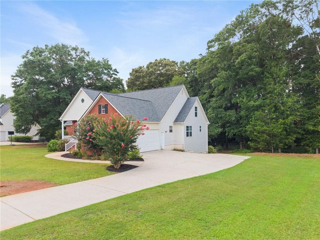 4 bedroom, 4 bathroom, 2,772 sq ft single family residence under contract at 316 McKibben Drive, Locust Grove, GA 30248 — photo 3