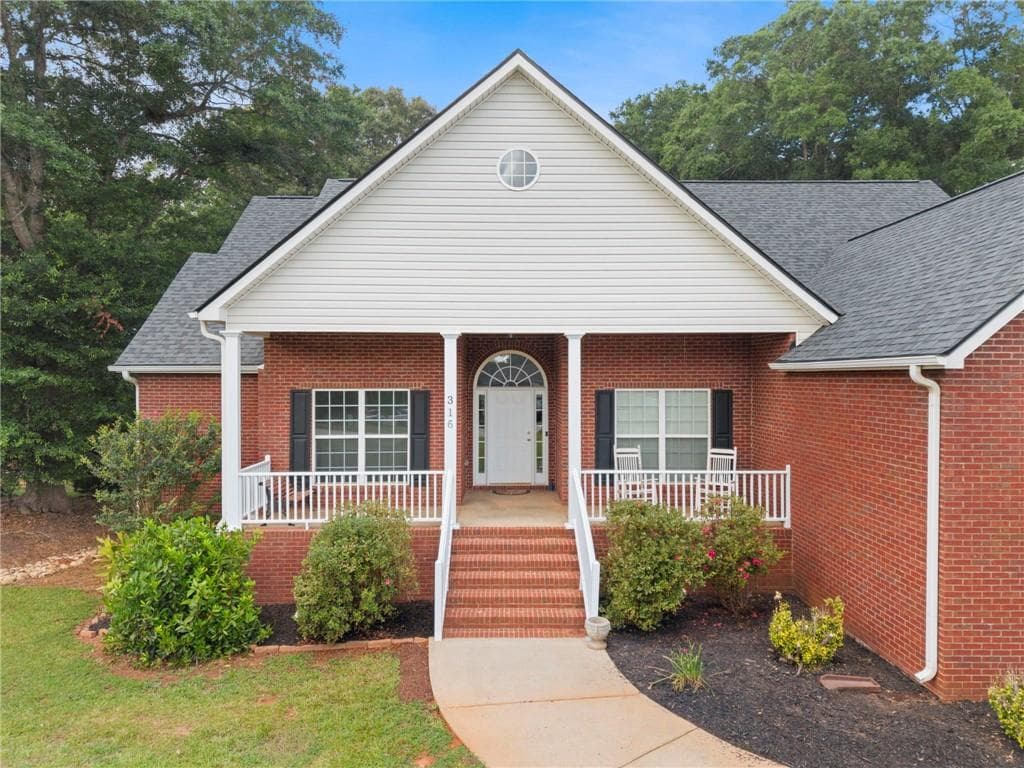 4 bedroom, 4 bathroom, 2,772 sq ft single family residence under contract at 316 McKibben Drive, Locust Grove, GA 30248 — photo 4