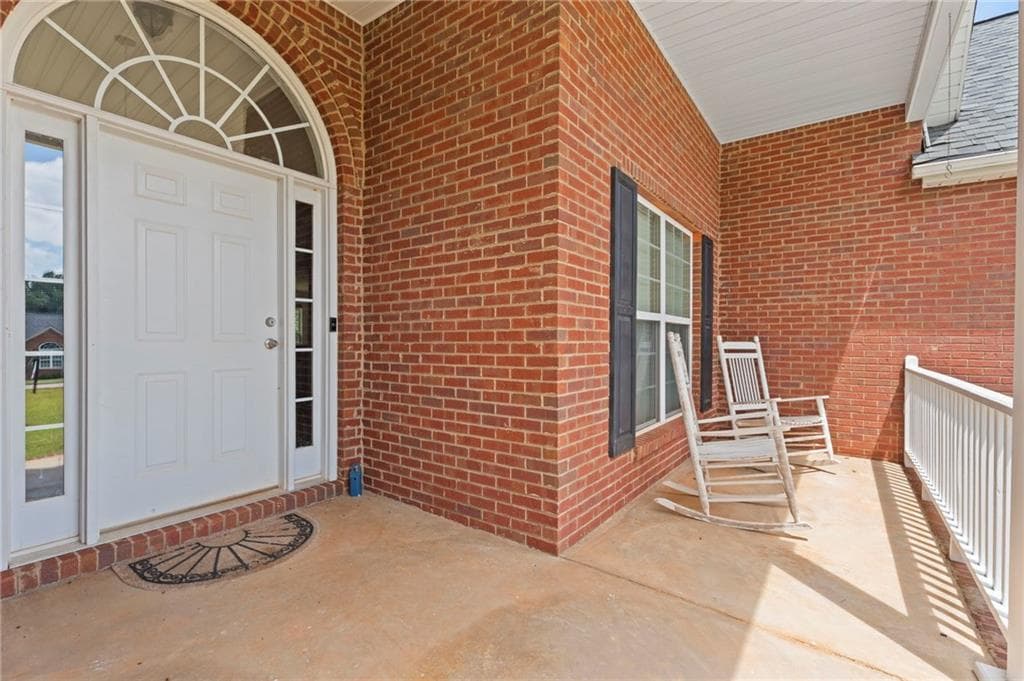 4 bedroom, 4 bathroom, 2,772 sq ft single family residence under contract at 316 McKibben Drive, Locust Grove, GA 30248 — photo 6