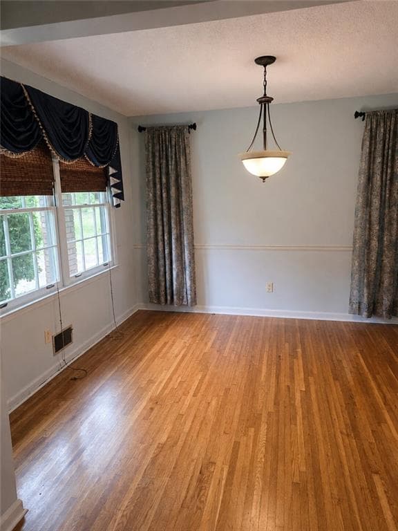3 bedroom, 2 bathroom, 1,552 sq ft single family residence under contract at 897 Hearthstone Drive, Stone Mountain, GA 30083 — photo 4