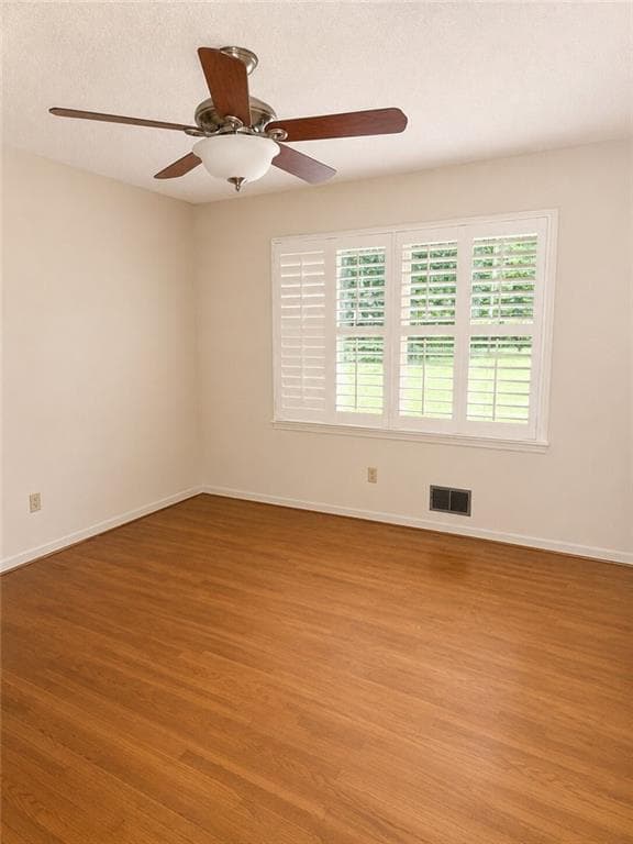 3 bedroom, 2 bathroom, 1,552 sq ft single family residence under contract at 897 Hearthstone Drive, Stone Mountain, GA 30083 — photo 5