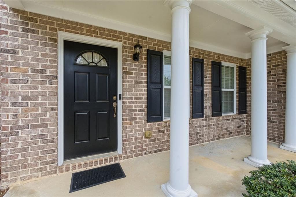 4 bedroom, 3 bathroom, 2,586 sq ft single family residence for sale at 6125 Mulberry Park Drive, Braselton, GA 30517 — photo 2