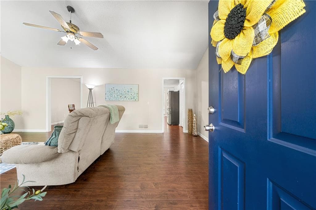 3 bedroom, 3 bathroom, 2,124 sq ft single family residence under contract at 3513 Robin Lane, Acworth, GA 30101 — photo 2