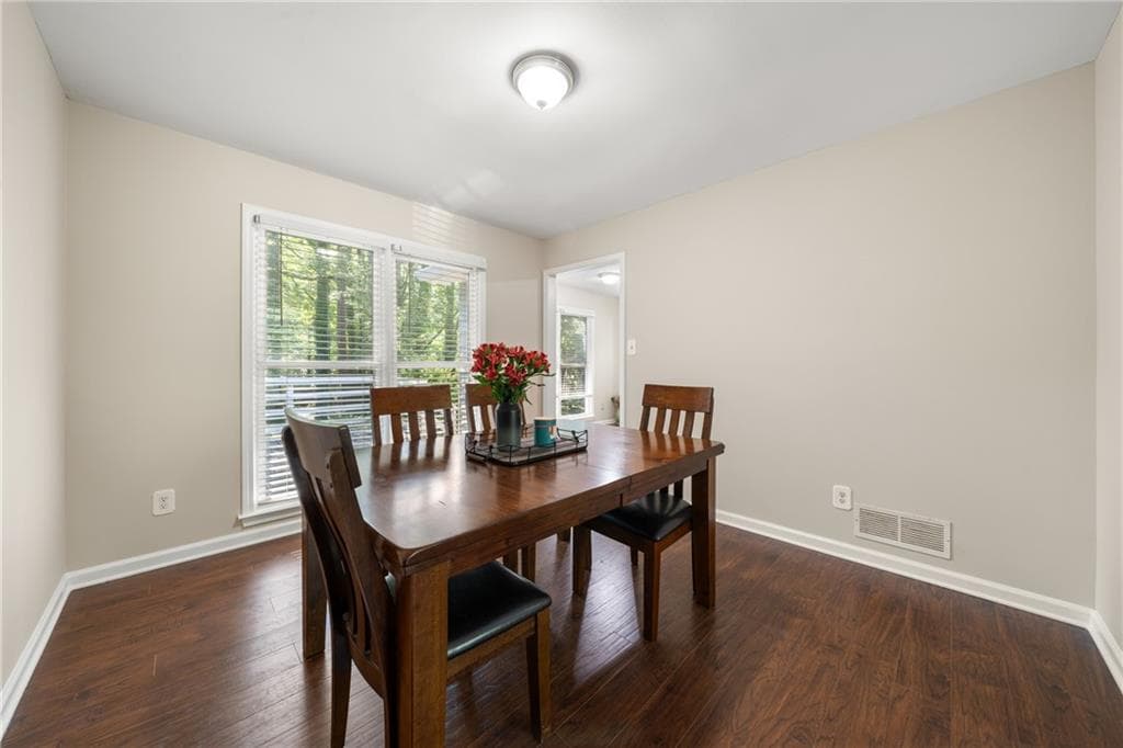 3 bedroom, 3 bathroom, 2,124 sq ft single family residence under contract at 3513 Robin Lane, Acworth, GA 30101 — photo 9