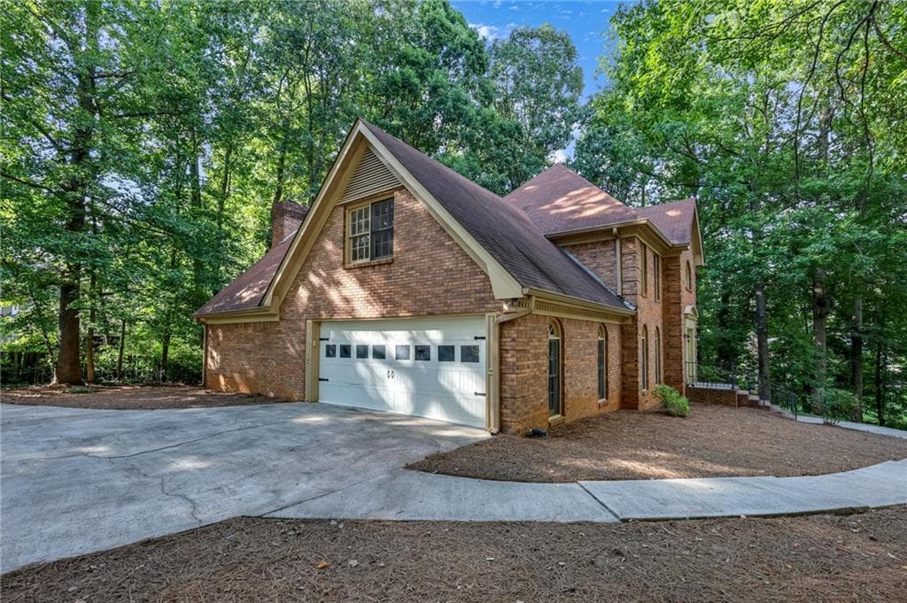 5 bedroom, 3 bathroom, 3,822 sq ft single family residence for sale at 4290 Antelope Lane, Snellville, GA 30039 — photo 3
