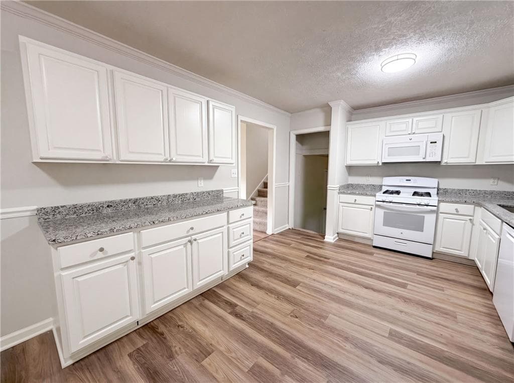 3 bedroom, 2 bathroom, 1,495 sq ft single family residence for sale at 3691 Lavilla Drive, Powder Springs, GA 30127 — photo 6