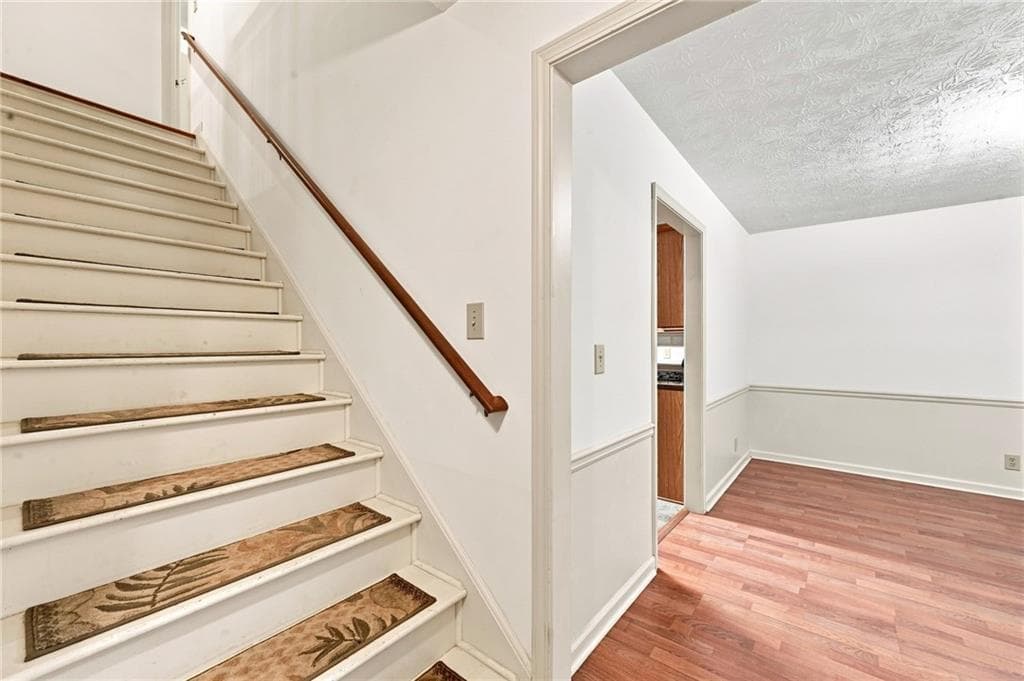 3 bedroom, 3 bathroom, 2,094 sq ft single family residence under contract at 302 Crabapple Court, Powder Springs, GA 30127 — photo 5